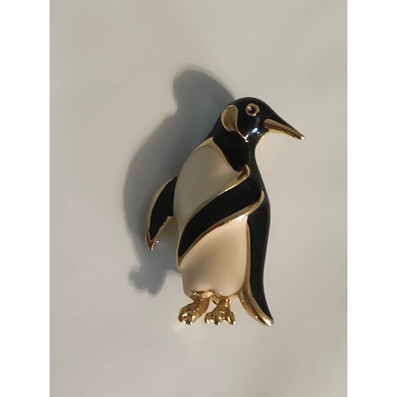 Vintage Gerry's Penguin Enamel Gold-Tone Brooch Pin - Picture 1 of 4